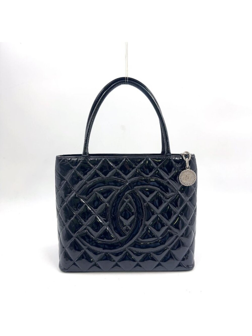 Chanel CC Logo Reprint Quilted Patent Leather Patent Black Tote Bag Silver